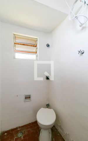 Casa à venda com 164m², 2 quartos e 3 vagas Casa à venda com 164m², 2 quartos e 3 vagasBanheiro