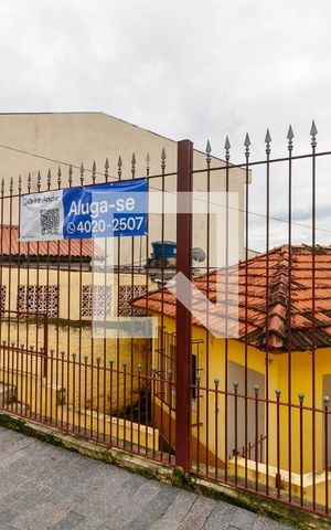 Casa à venda com 164m², 2 quartos e 3 vagas Casa à venda com 164m², 2 quartos e 3 vagasFachada