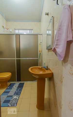 Casa à venda com 250m², 10 quartos e 1 vaga Casa à venda com 250m², 10 quartos e 1 vagaBanheiro Social
