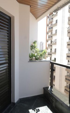 Apartamento à venda com 160m², 4 quartos e 3 vagasSacada do Quarto 1 e  Suite 2
