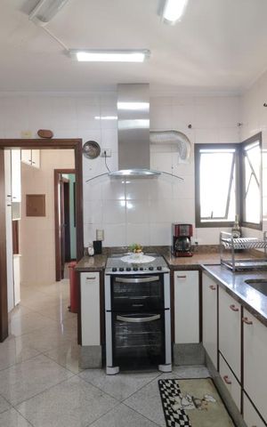 Apartamento à venda com 160m², 4 quartos e 3 vagasCozinha 