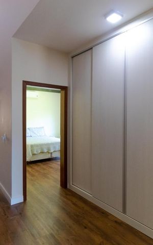 Casa de condomínio à venda com 400m², 4 quartos e 8 vagas Casa de condomínio à venda com 400m², 4 quartos e 8 vagasCorredor