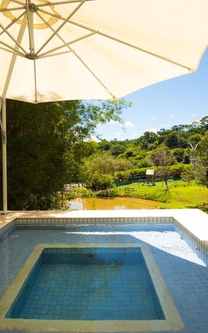 Casa de condomínio à venda com 400m², 4 quartos e 8 vagas Casa de condomínio à venda com 400m², 4 quartos e 8 vagasVaranda com Hidromassagem