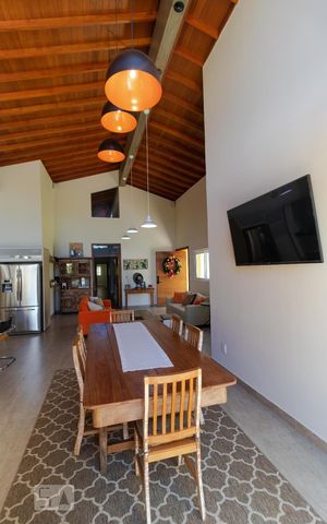 Casa de condomínio à venda com 400m², 4 quartos e 8 vagas Casa de condomínio à venda com 400m², 4 quartos e 8 vagasSalas