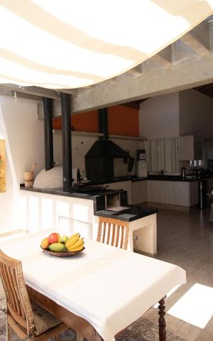 Casa de condomínio à venda com 400m², 4 quartos e 8 vagas Casa de condomínio à venda com 400m², 4 quartos e 8 vagasSalas