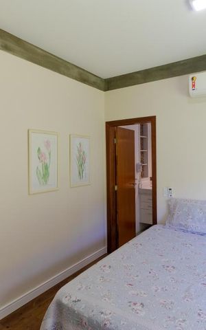 Casa de condomínio à venda com 400m², 4 quartos e 8 vagas Casa de condomínio à venda com 400m², 4 quartos e 8 vagasSuíte 03