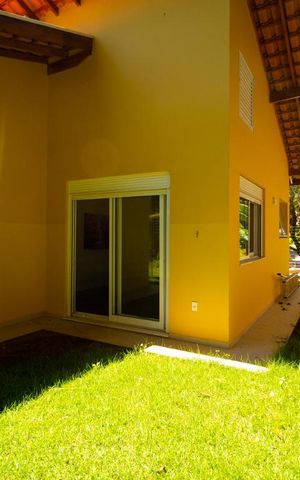 Casa de condomínio à venda com 400m², 4 quartos e 8 vagas Casa de condomínio à venda com 400m², 4 quartos e 8 vagasQuintal