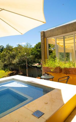 Casa de condomínio à venda com 400m², 4 quartos e 8 vagas Casa de condomínio à venda com 400m², 4 quartos e 8 vagasVaranda com Hidromassagem