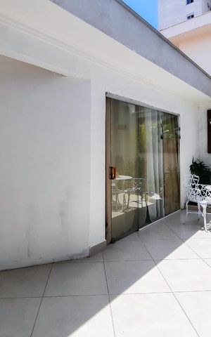 Casa à venda com 222m², 3 quartos e 3 vagas Casa à venda com 222m², 3 quartos e 3 vagasQuintal