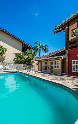 Casa à venda com 1074m², 5 quartos e NaN vagas Casa à venda com 1074m², 5 quartos e NaN vagasPiscina