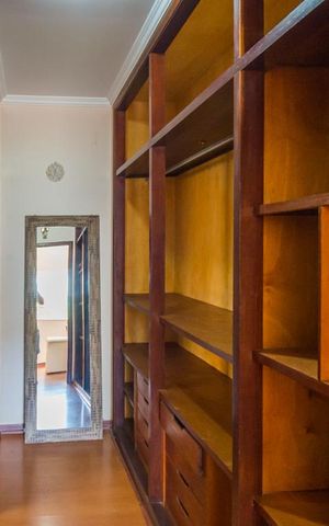 Casa à venda com 1074m², 5 quartos e NaN vagas Casa à venda com 1074m², 5 quartos e NaN vagasCloset da suíte 1
