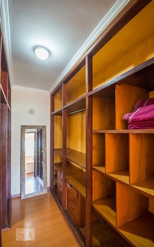 Casa à venda com 1074m², 5 quartos e NaN vagas Casa à venda com 1074m², 5 quartos e NaN vagasCloset da suíte 1