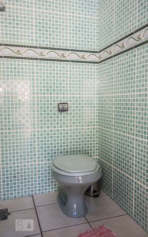 Casa à venda com 1074m², 5 quartos e NaN vagas Casa à venda com 1074m², 5 quartos e NaN vagasBanheiro da Piscina