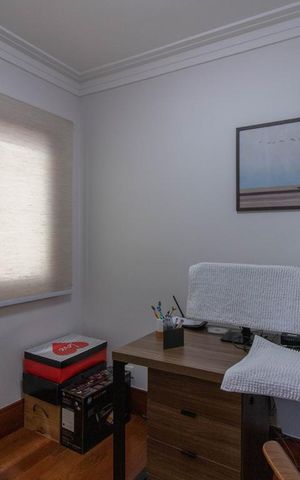 Casa à venda com 500m², 3 quartos e 6 vagas Casa à venda com 500m², 3 quartos e 6 vagasEscritório