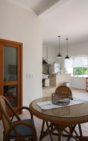 Casa à venda com 500m², 3 quartos e 6 vagas Casa à venda com 500m², 3 quartos e 6 vagasEspaço Gourmet