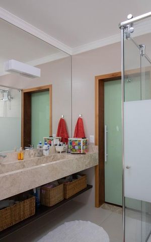 Casa à venda com 500m², 3 quartos e 6 vagas Casa à venda com 500m², 3 quartos e 6 vagasBanheiro da Suíte