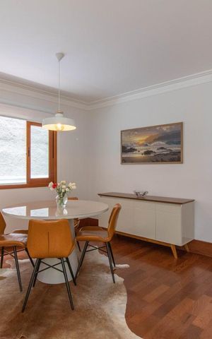 Casa à venda com 500m², 3 quartos e 6 vagas Casa à venda com 500m², 3 quartos e 6 vagasSala de Jantar