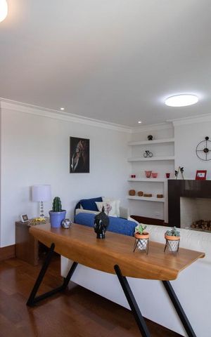 Casa à venda com 500m², 3 quartos e 6 vagas Casa à venda com 500m², 3 quartos e 6 vagasSala