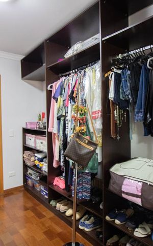 Casa à venda com 500m², 3 quartos e 6 vagas Casa à venda com 500m², 3 quartos e 6 vagasCloset da Suíte