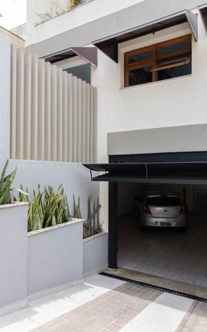 Casa à venda com 500m², 3 quartos e 6 vagas Casa à venda com 500m², 3 quartos e 6 vagasGaragem