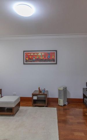 Casa à venda com 500m², 3 quartos e 6 vagas Casa à venda com 500m², 3 quartos e 6 vagasSala de TV