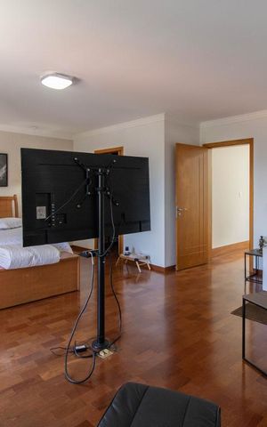 Casa à venda com 500m², 3 quartos e 6 vagas Casa à venda com 500m², 3 quartos e 6 vagasSuíte
