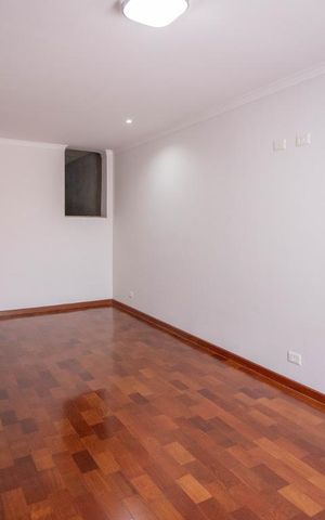 Casa à venda com 500m², 3 quartos e 6 vagas Casa à venda com 500m², 3 quartos e 6 vagasQuarto 3