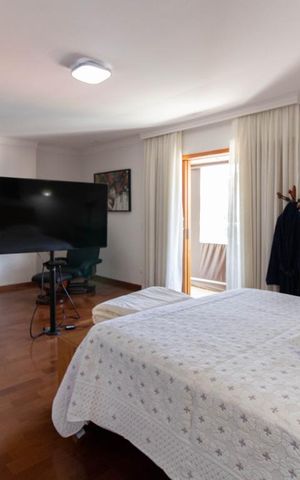 Casa à venda com 500m², 3 quartos e 6 vagas Casa à venda com 500m², 3 quartos e 6 vagasSuíte