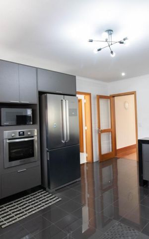 Casa à venda com 500m², 3 quartos e 6 vagas Casa à venda com 500m², 3 quartos e 6 vagasCozinha