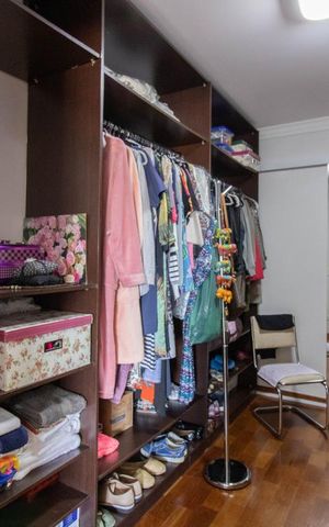 Casa à venda com 500m², 3 quartos e 6 vagas Casa à venda com 500m², 3 quartos e 6 vagasCloset da Suíte