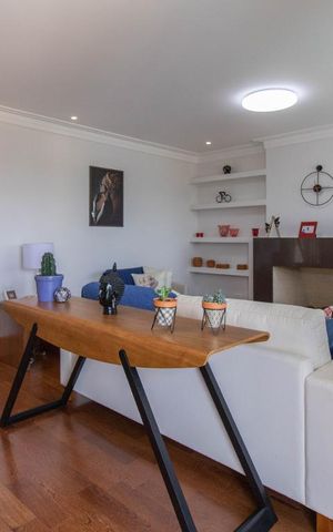 Casa à venda com 500m², 3 quartos e 6 vagas Casa à venda com 500m², 3 quartos e 6 vagasSala