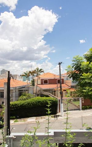 Casa à venda com 500m², 3 quartos e 6 vagas Casa à venda com 500m², 3 quartos e 6 vagasVista da Sacada