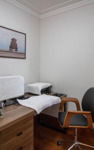Casa à venda com 500m², 3 quartos e 6 vagas Casa à venda com 500m², 3 quartos e 6 vagasEscritório