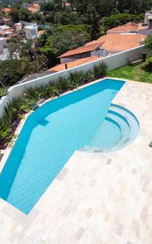 Casa à venda com 500m², 3 quartos e 6 vagas Casa à venda com 500m², 3 quartos e 6 vagasVista da Sacada