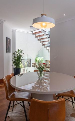 Casa à venda com 500m², 3 quartos e 6 vagas Casa à venda com 500m², 3 quartos e 6 vagasSala de Jantar