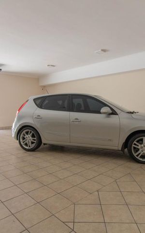 Casa à venda com 500m², 3 quartos e 6 vagas Casa à venda com 500m², 3 quartos e 6 vagasGaragem