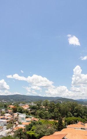 Casa à venda com 500m², 3 quartos e 6 vagas Casa à venda com 500m², 3 quartos e 6 vagasVista da Sacada