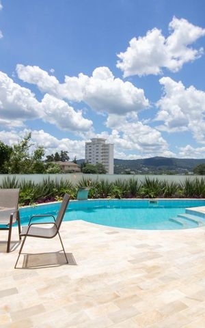Casa à venda com 500m², 3 quartos e 6 vagas Casa à venda com 500m², 3 quartos e 6 vagasPiscina