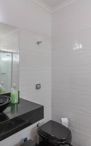 Casa à venda com 500m², 3 quartos e 6 vagas Casa à venda com 500m², 3 quartos e 6 vagasBanheiro