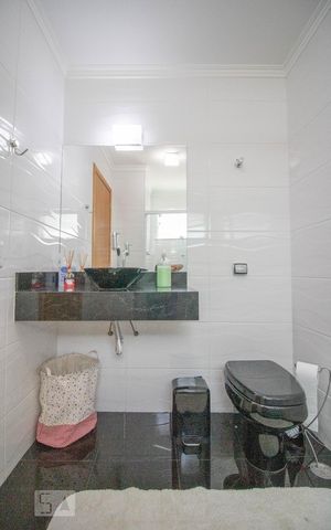 Casa à venda com 500m², 3 quartos e 6 vagas Casa à venda com 500m², 3 quartos e 6 vagasBanheiro