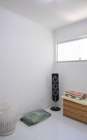 Casa à venda com 500m², 3 quartos e 6 vagas Casa à venda com 500m², 3 quartos e 6 vagasQuarto de Serviço