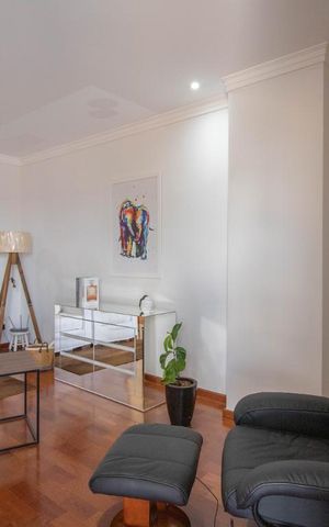 Casa à venda com 500m², 3 quartos e 6 vagas Casa à venda com 500m², 3 quartos e 6 vagasSuíte