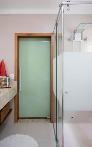 Casa à venda com 500m², 3 quartos e 6 vagas Casa à venda com 500m², 3 quartos e 6 vagasBanheiro da Suíte