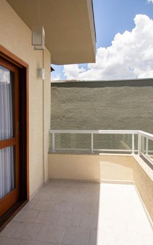 Casa à venda com 500m², 3 quartos e 6 vagas Casa à venda com 500m², 3 quartos e 6 vagasSacada do Quarto 2