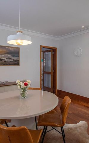 Casa à venda com 500m², 3 quartos e 6 vagas Casa à venda com 500m², 3 quartos e 6 vagasSala de Jantar