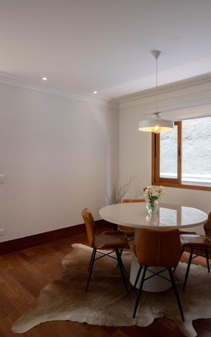 Casa à venda com 500m², 3 quartos e 6 vagas Casa à venda com 500m², 3 quartos e 6 vagasSala de Jantar