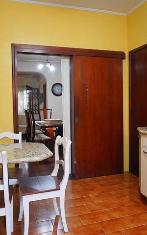 Casa à venda com 350m², 4 quartos e 4 vagasCozinha