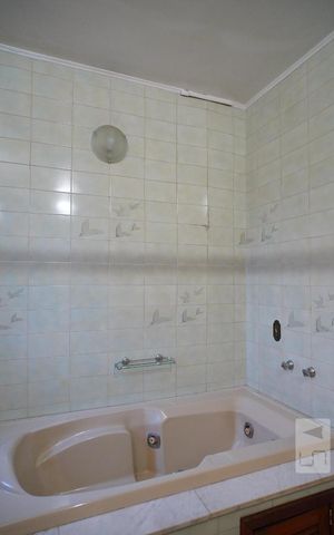 Casa à venda com 350m², 4 quartos e 4 vagasBanheiro do Quarto 2