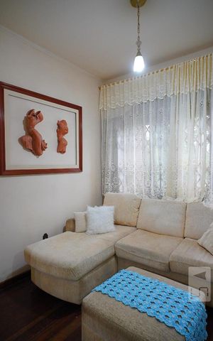 Casa à venda com 350m², 4 quartos e 4 vagasSala