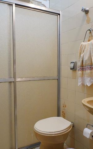 Casa à venda com 350m², 4 quartos e 4 vagasBanheiro de Serviço